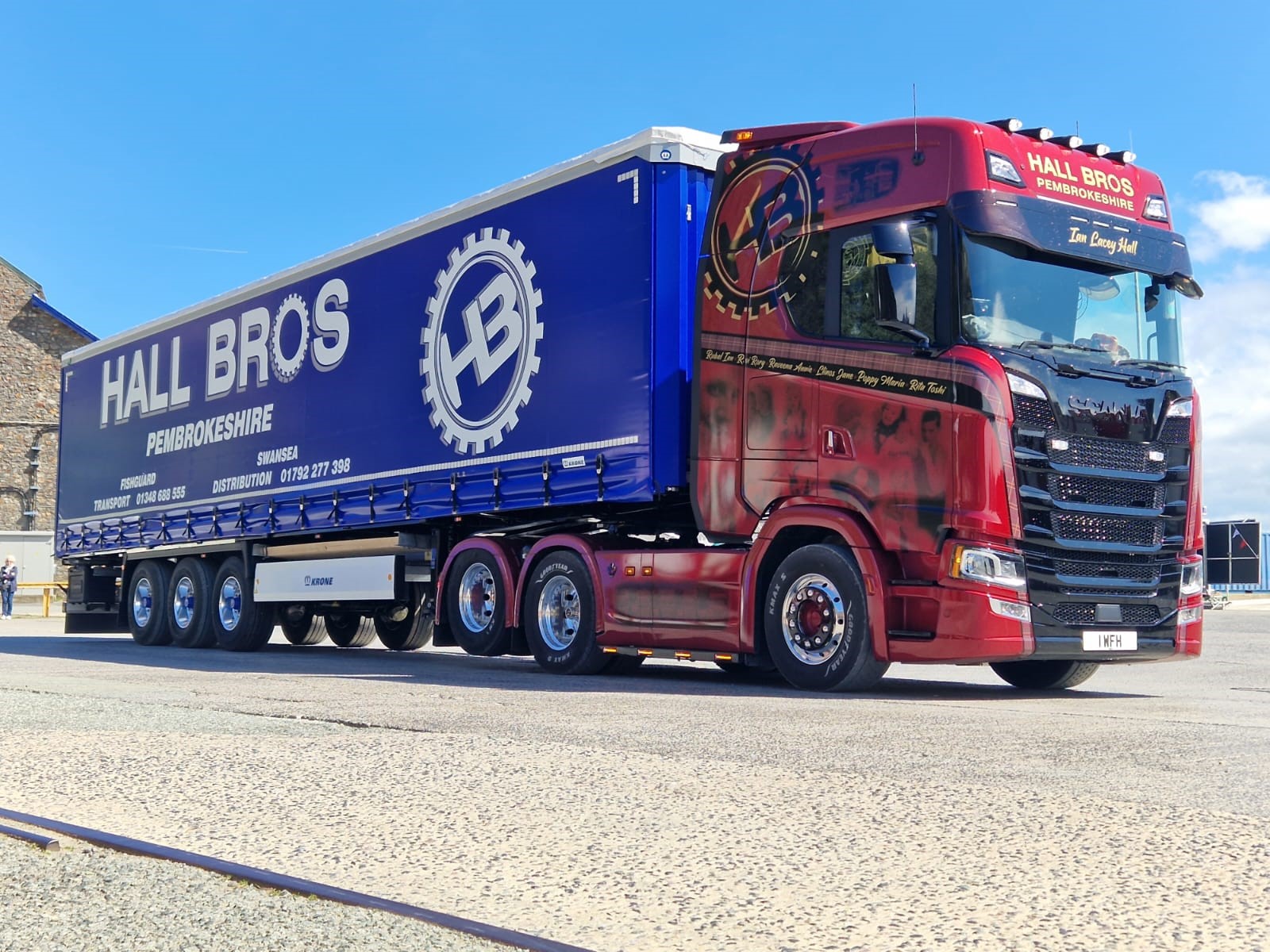 West Wales logistics company is ‘Hall-in’ for Pallet-Track thumbnail image