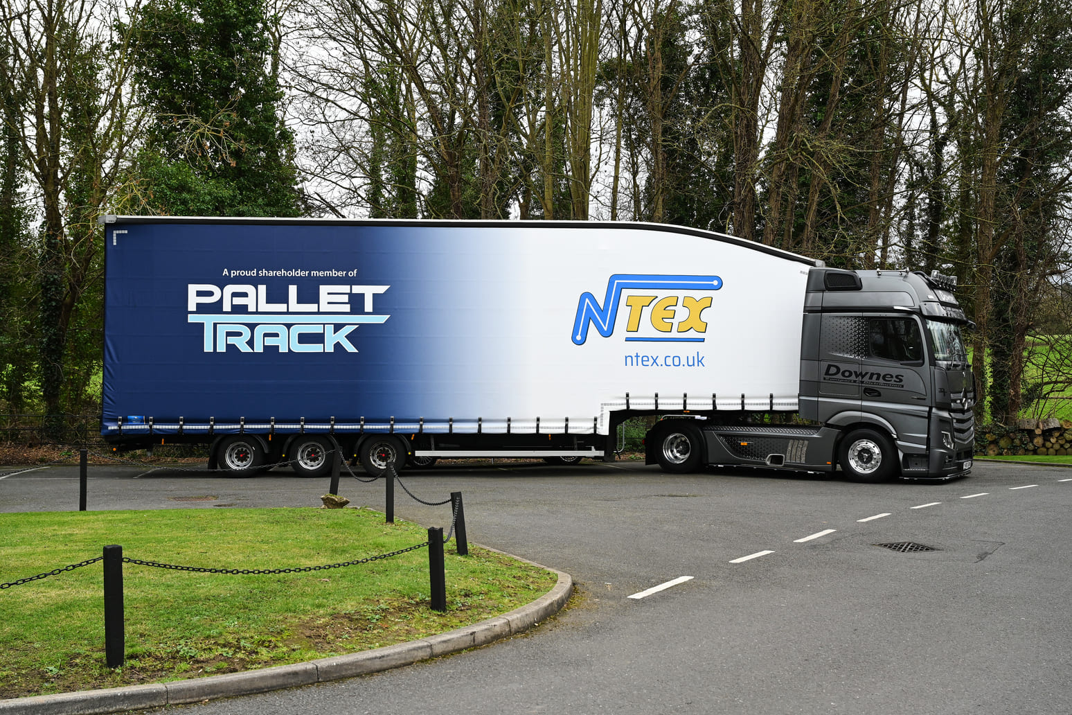 Dual livery rollout celebrates 20-year partnership thumbnail image